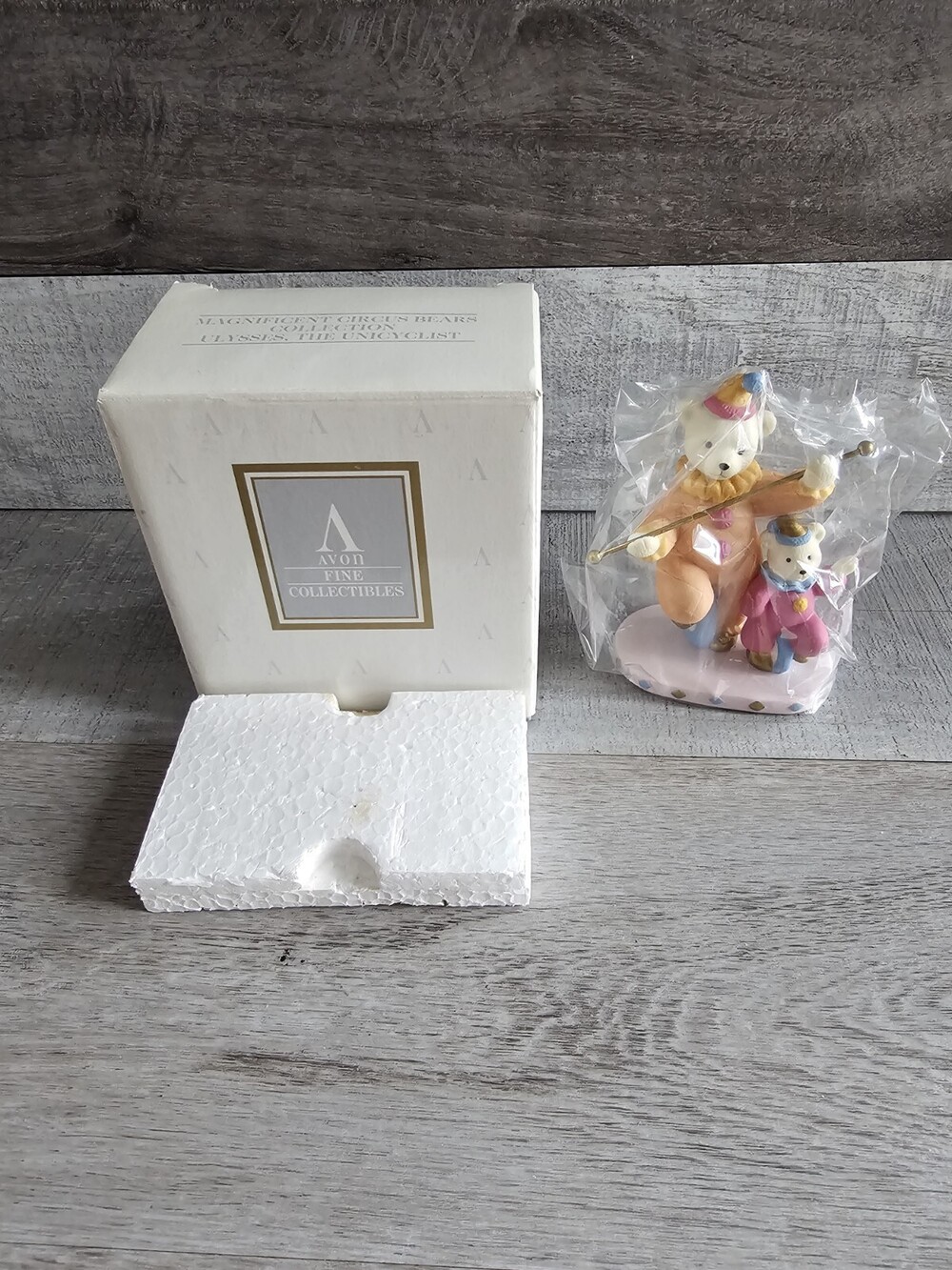 Polar Bear Circus Ringleader Pierre Figurine 1993 Avon Porcelain New
